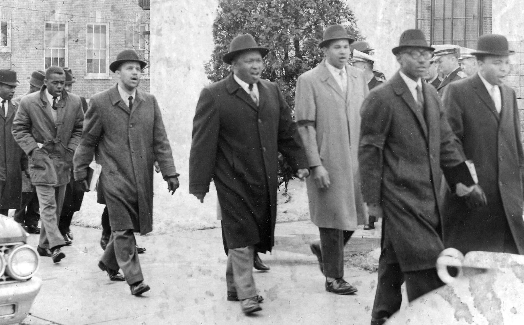 1961-02-06 Demonstrators March at Jail